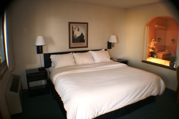 THE BAVARIAN INN (Custer)